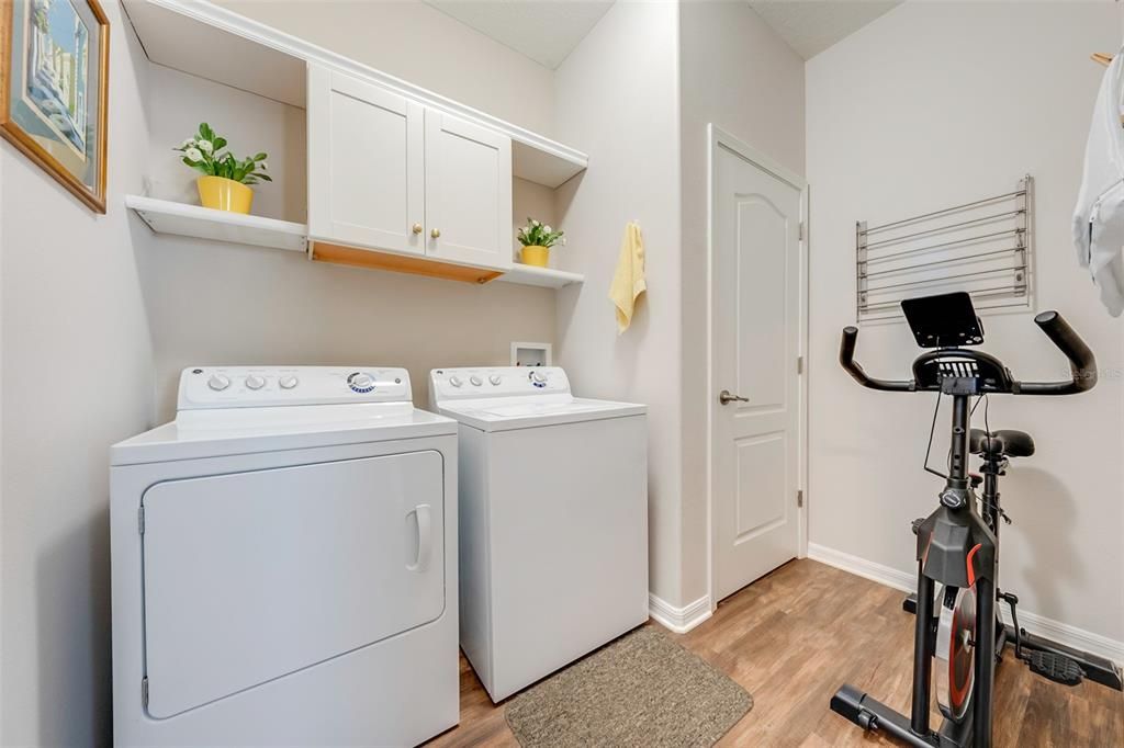 Active With Contract: $454,000 (3 beds, 2 baths, 1691 Square Feet)