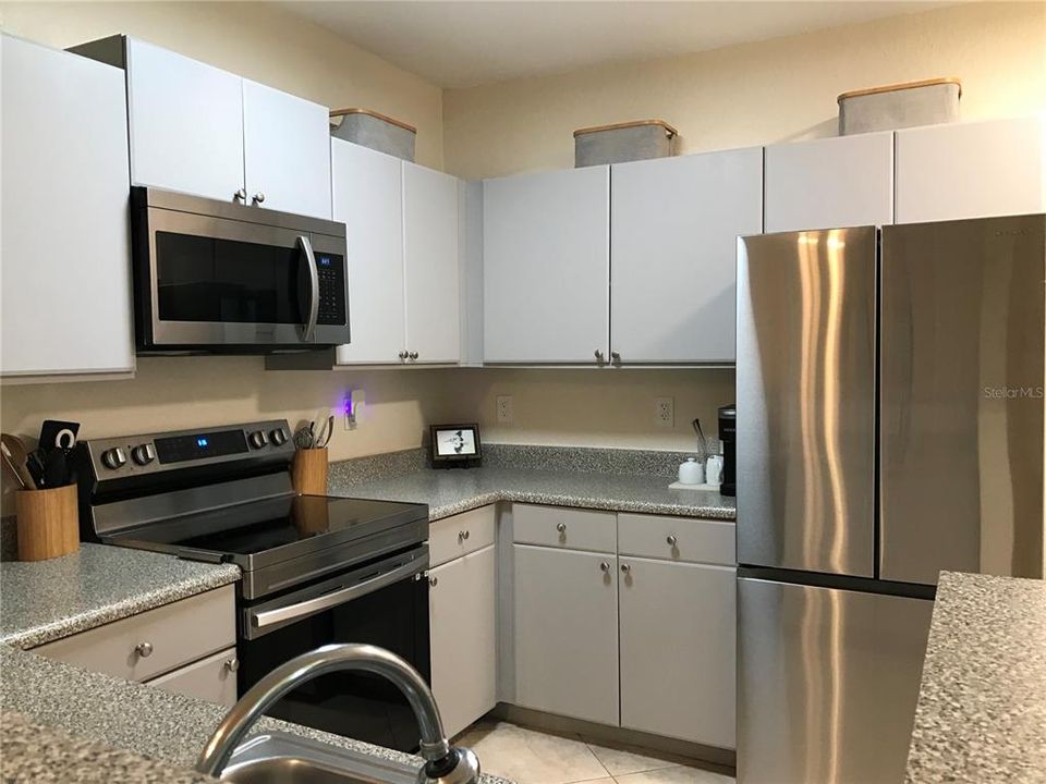 For Sale: $265,000 (2 beds, 2 baths, 1115 Square Feet)