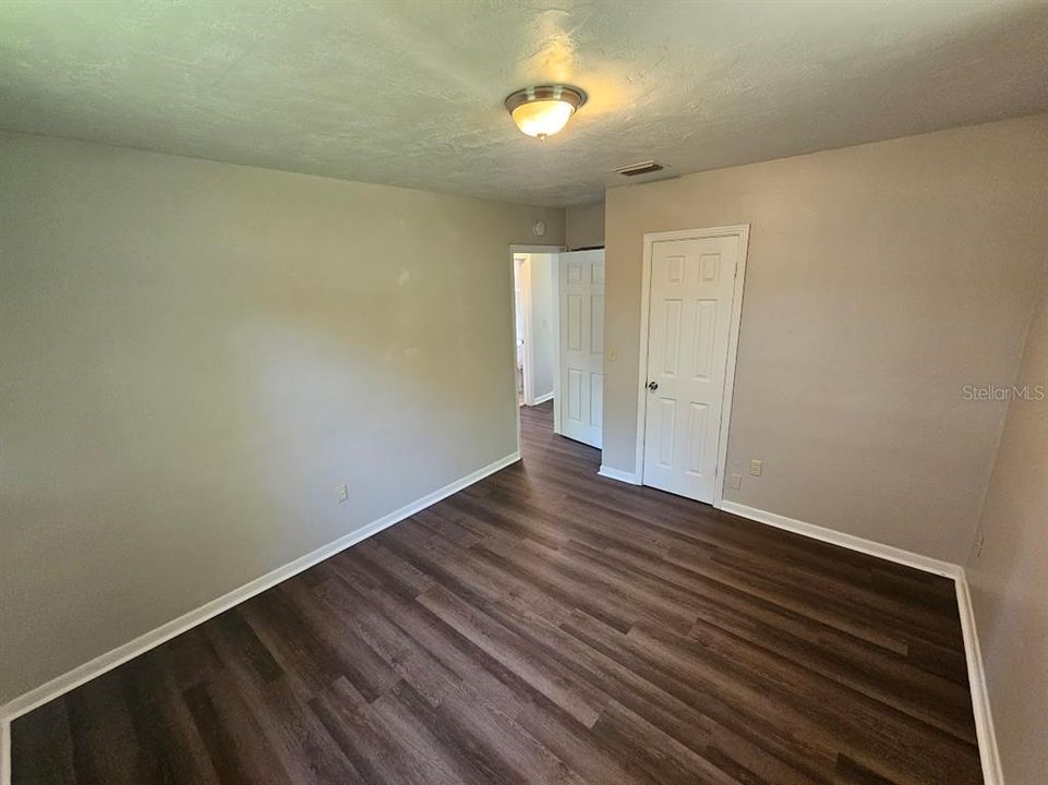 Recently Sold: $208,900 (2 beds, 1 baths, 864 Square Feet)