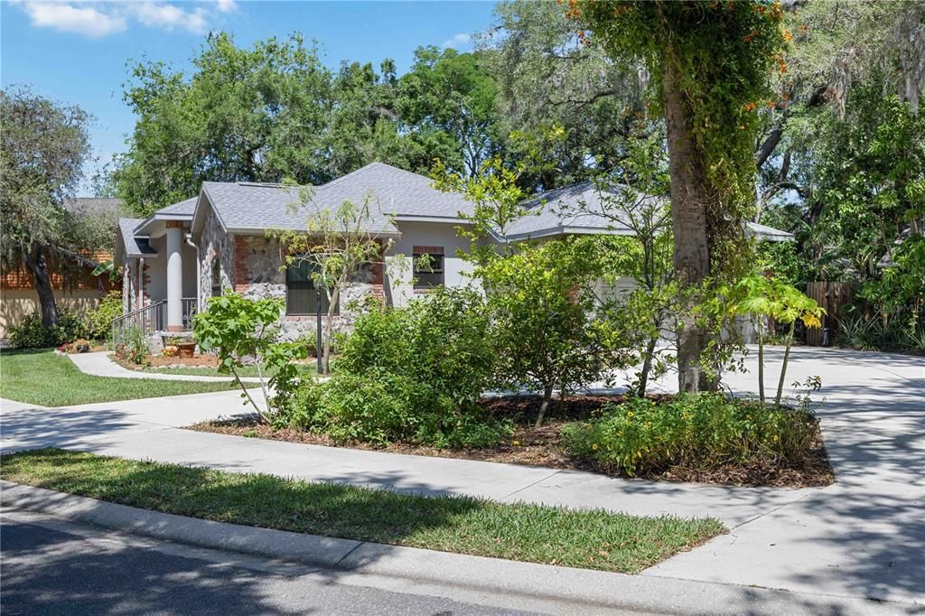 Recently Sold: $599,900 (3 beds, 2 baths, 2009 Square Feet)