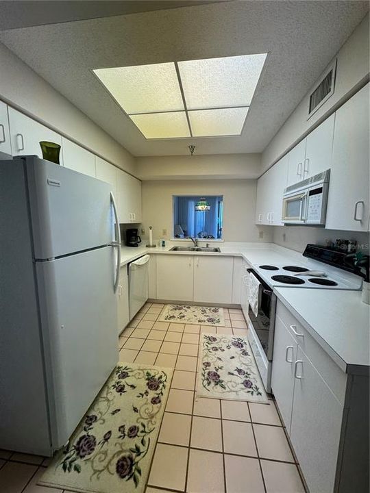 For Rent: $3,200 (2 beds, 2 baths, 1158 Square Feet)