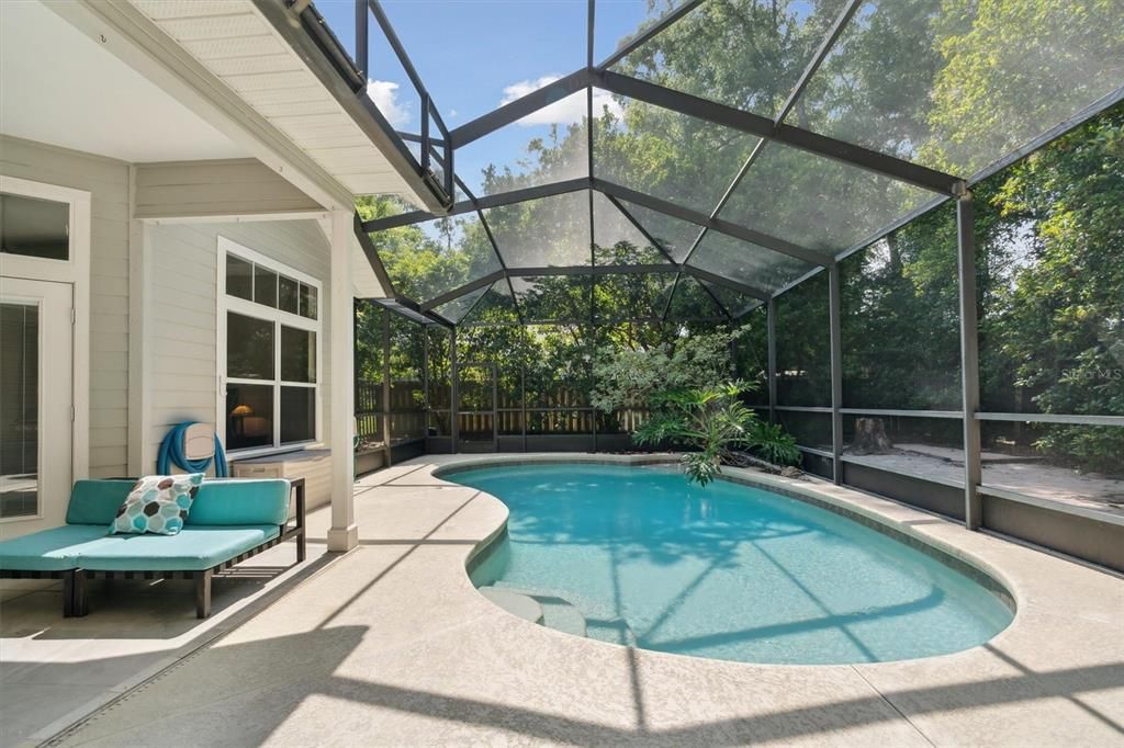 Screened pool w covered lania