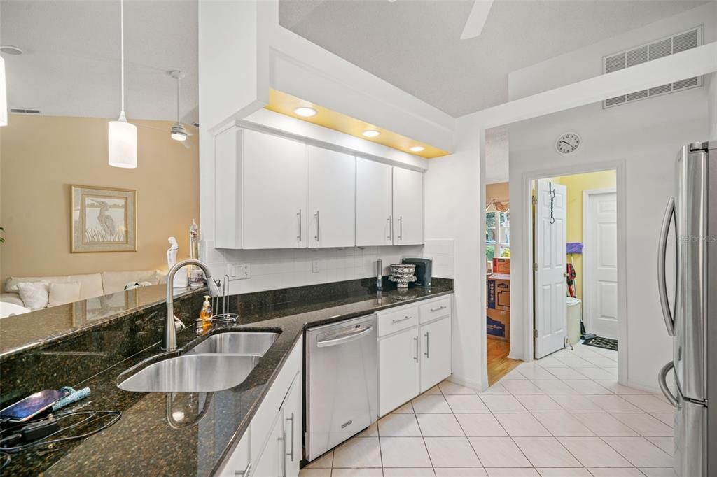 Active With Contract: $397,000 (3 beds, 2 baths, 1884 Square Feet)