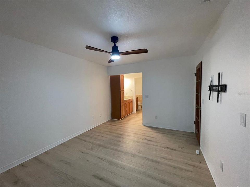 For Rent: $1,900 (2 beds, 2 baths, 1093 Square Feet)