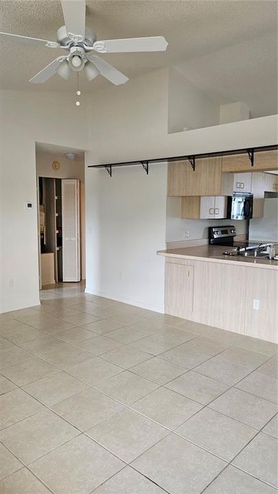 Active With Contract: $199,000 (2 beds, 1 baths, 900 Square Feet)