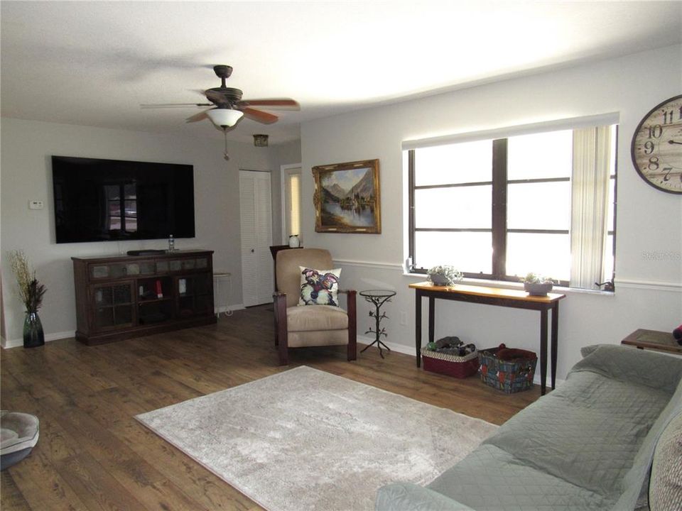 Active With Contract: $269,900 (2 beds, 2 baths, 1119 Square Feet)