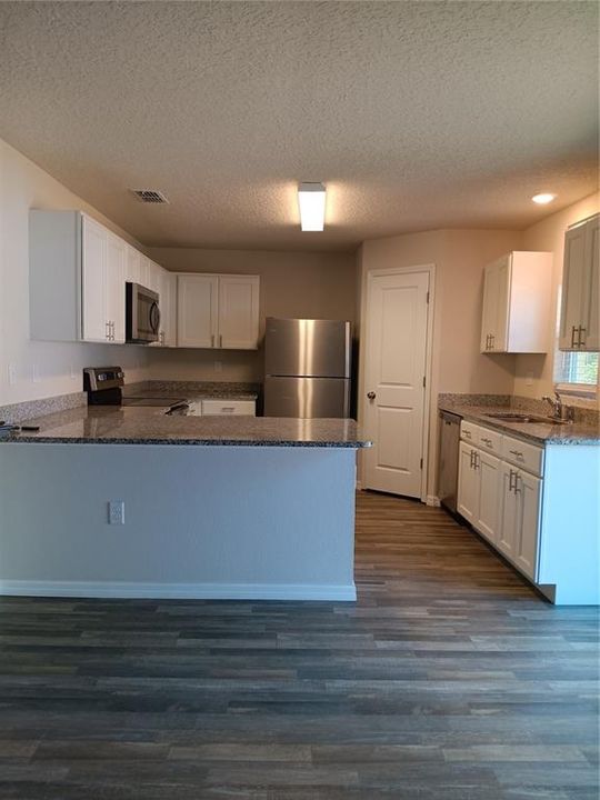 For Rent: $1,850 (4 beds, 2 baths, 1646 Square Feet)