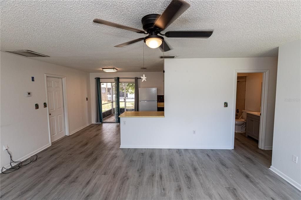 Active With Contract: $2,000 (2 beds, 2 baths, 1008 Square Feet)