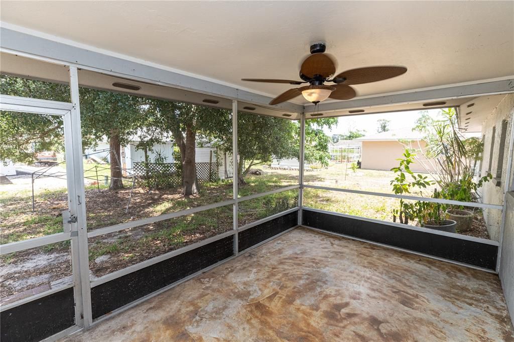 Active With Contract: $2,000 (2 beds, 2 baths, 1008 Square Feet)