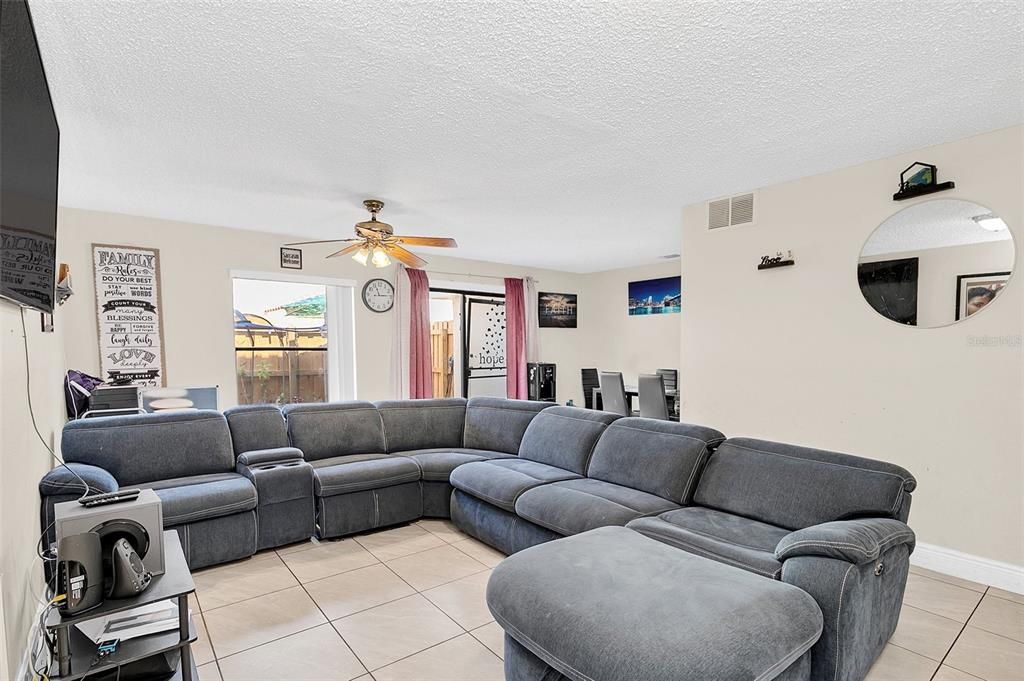 For Sale: $234,000 (2 beds, 2 baths, 1227 Square Feet)