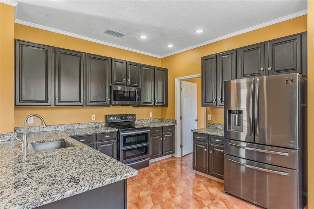 Active With Contract: $3,299 (5 beds, 2 baths, 2636 Square Feet)