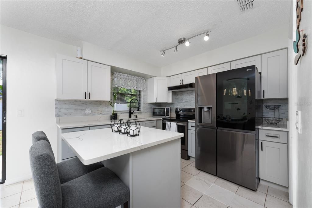 Active With Contract: $320,000 (3 beds, 2 baths, 1232 Square Feet)