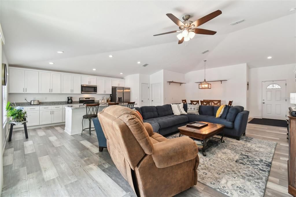 Active With Contract: $390,900 (4 beds, 2 baths, 1948 Square Feet)