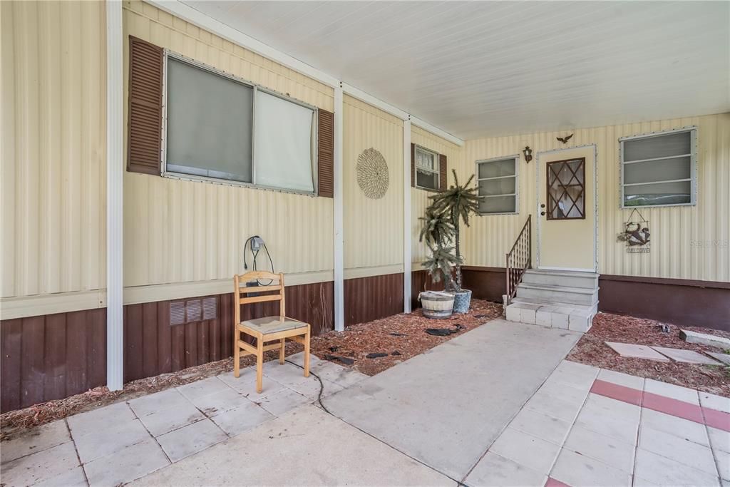 Active With Contract: $145,000 (2 beds, 2 baths, 1298 Square Feet)