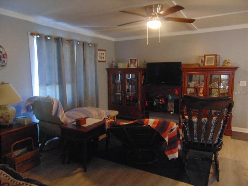 For Sale: $279,000 (3 beds, 1 baths, 1040 Square Feet)