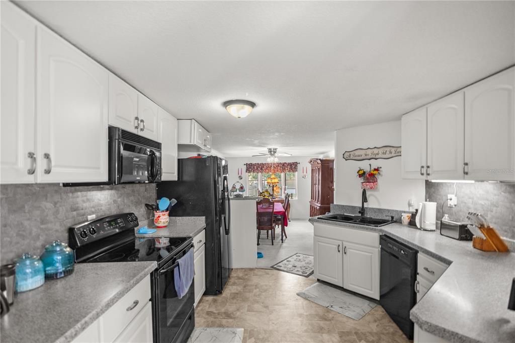 For Sale: $185,000 (3 beds, 2 baths, 1627 Square Feet)