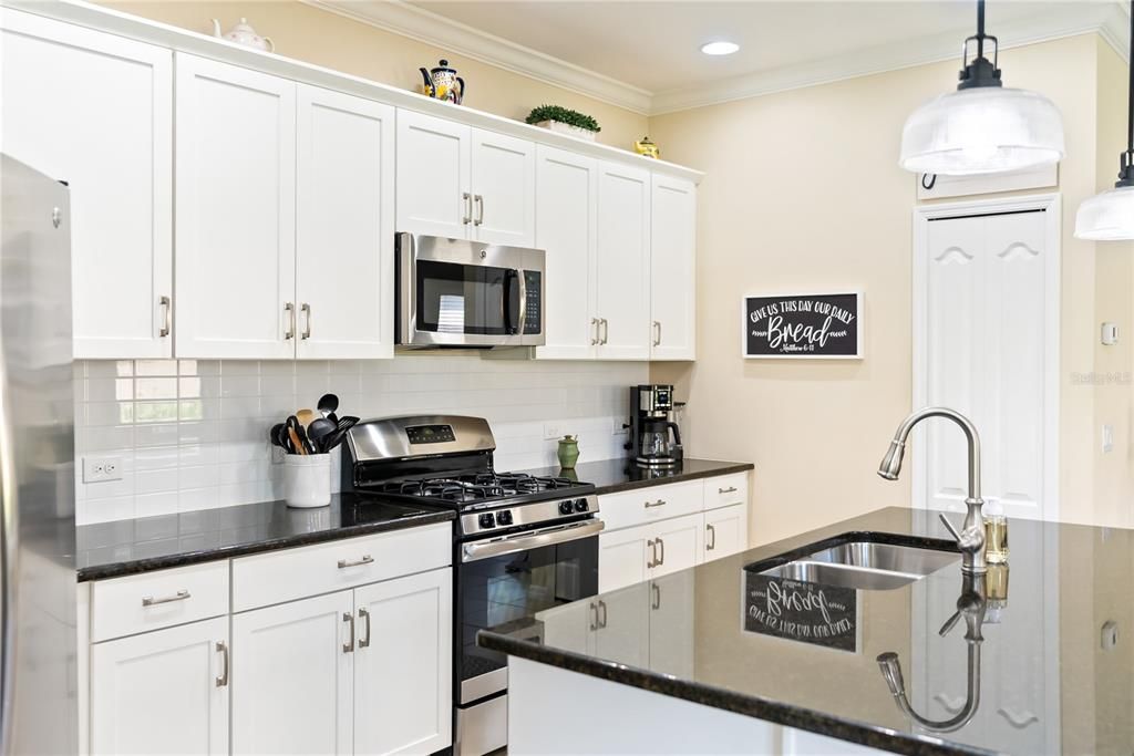 Active With Contract: $435,000 (3 beds, 2 baths, 1689 Square Feet)