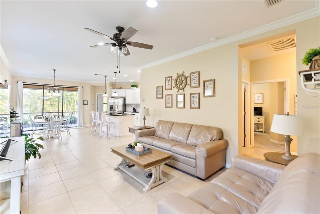 Active With Contract: $435,000 (3 beds, 2 baths, 1689 Square Feet)