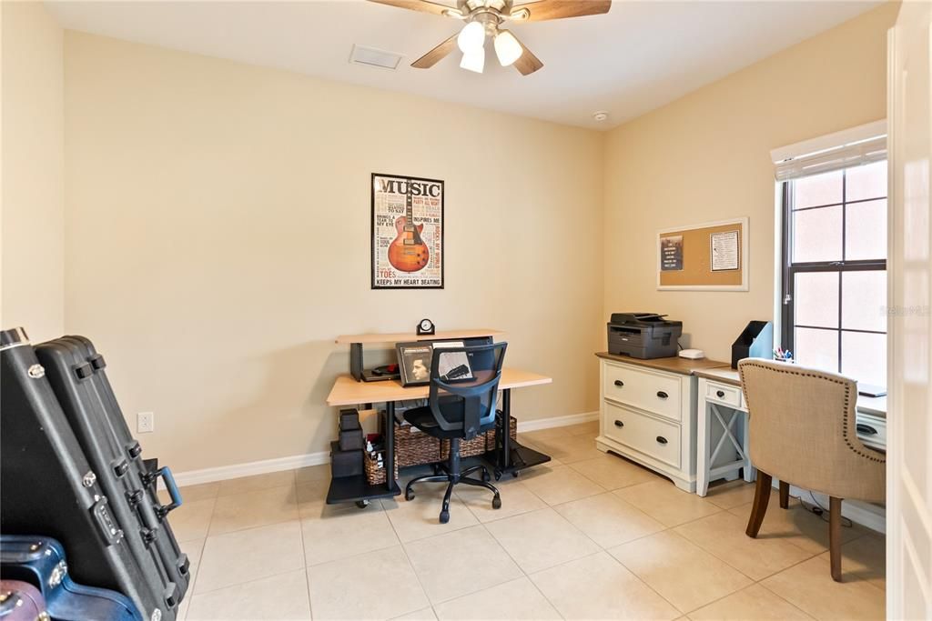 Active With Contract: $435,000 (3 beds, 2 baths, 1689 Square Feet)