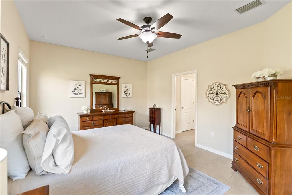 Active With Contract: $435,000 (3 beds, 2 baths, 1689 Square Feet)