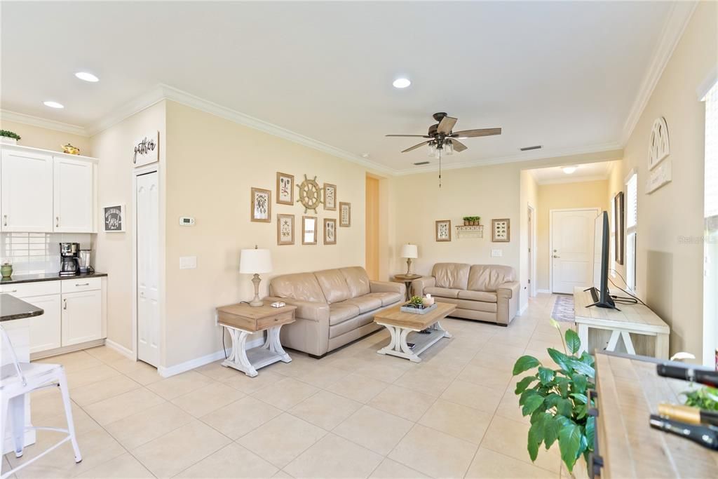 Active With Contract: $435,000 (3 beds, 2 baths, 1689 Square Feet)