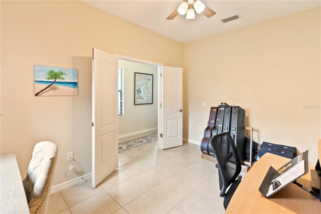 Active With Contract: $435,000 (3 beds, 2 baths, 1689 Square Feet)