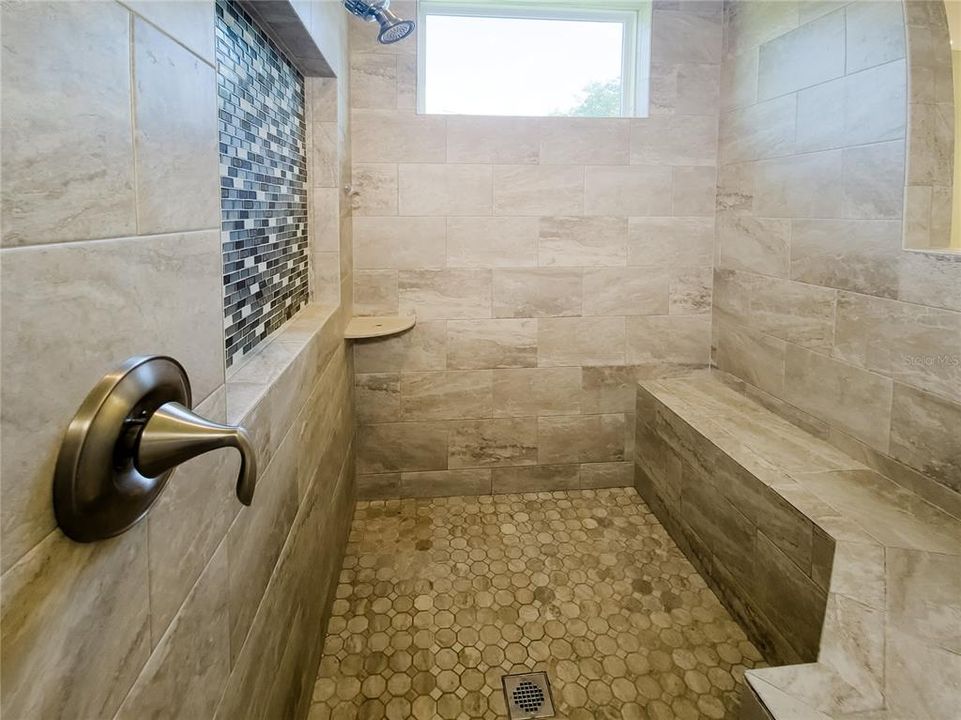待售: $425,000 (3 贝兹, 2 浴室, 2040 平方英尺)