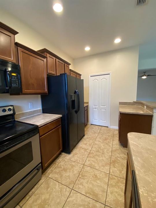For Rent: $2,200 (3 beds, 2 baths, 1651 Square Feet)