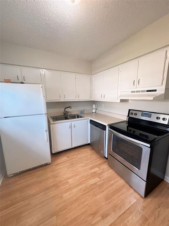For Sale: $234,000 (1 beds, 1 baths, 667 Square Feet)