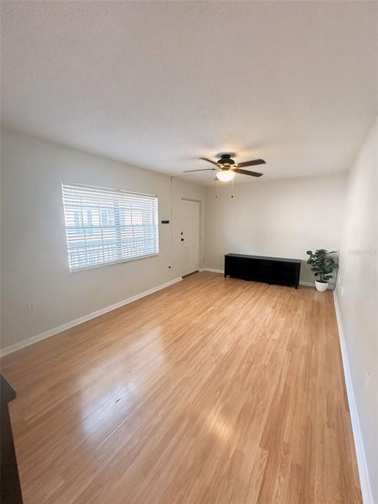 For Sale: $234,000 (1 beds, 1 baths, 667 Square Feet)