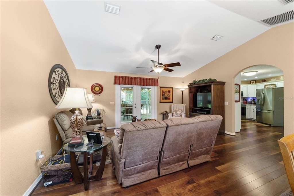 Active With Contract: $285,000 (3 beds, 2 baths, 1410 Square Feet)