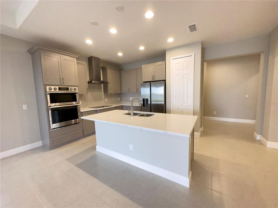 For Sale: $524,900 (2 beds, 2 baths, 1625 Square Feet)