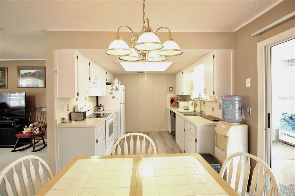 For Sale: $189,900 (2 beds, 2 baths, 960 Square Feet)