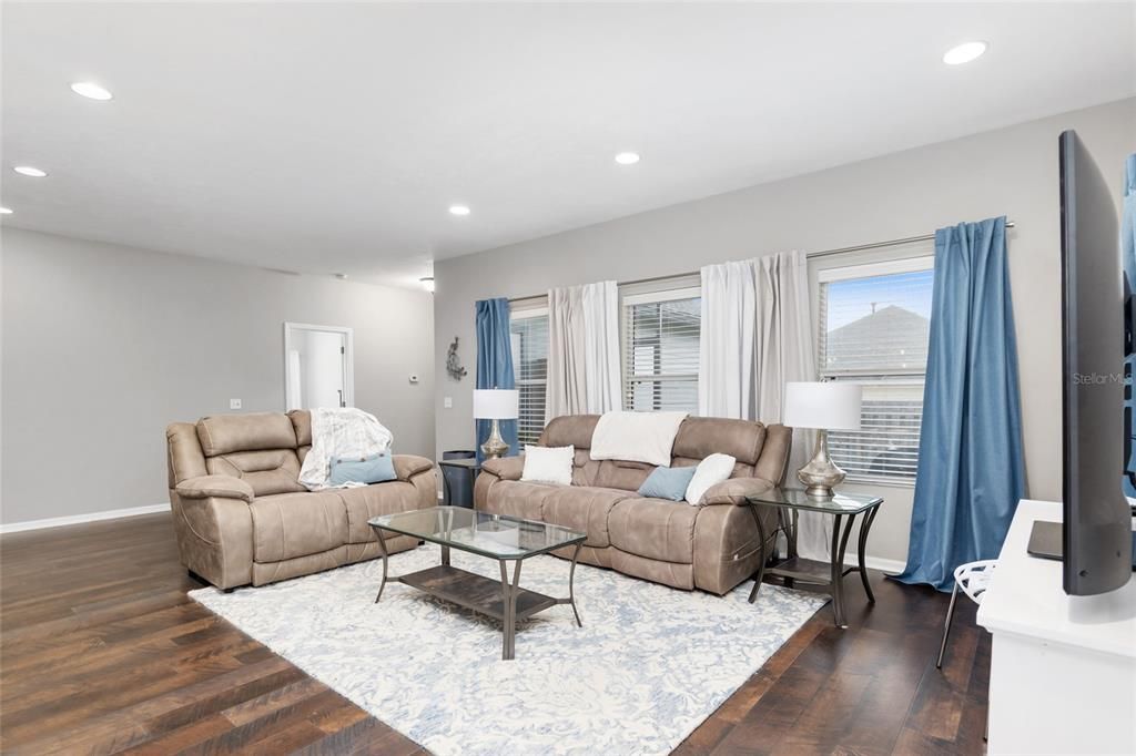 Active With Contract: $415,707 (4 beds, 2 baths, 2188 Square Feet)