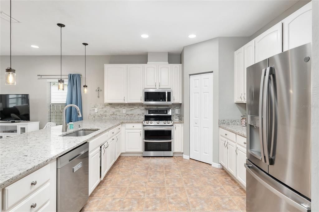 Active With Contract: $415,707 (4 beds, 2 baths, 2188 Square Feet)