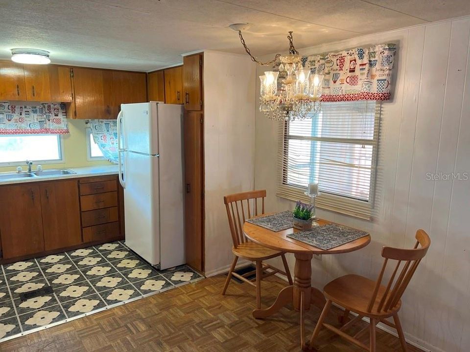 For Sale: $110,000 (2 beds, 1 baths, 684 Square Feet)