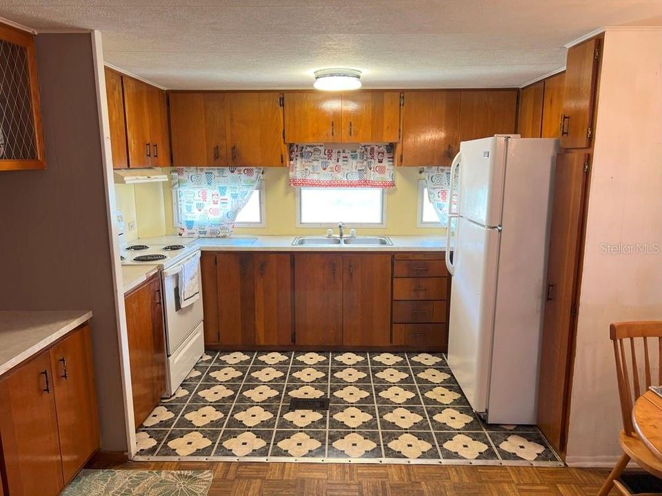 For Sale: $110,000 (2 beds, 1 baths, 684 Square Feet)