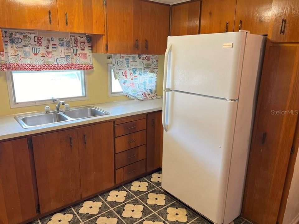 For Sale: $110,000 (2 beds, 1 baths, 684 Square Feet)