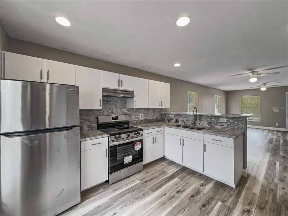 Active With Contract: $299,500 (3 beds, 2 baths, 1120 Square Feet)