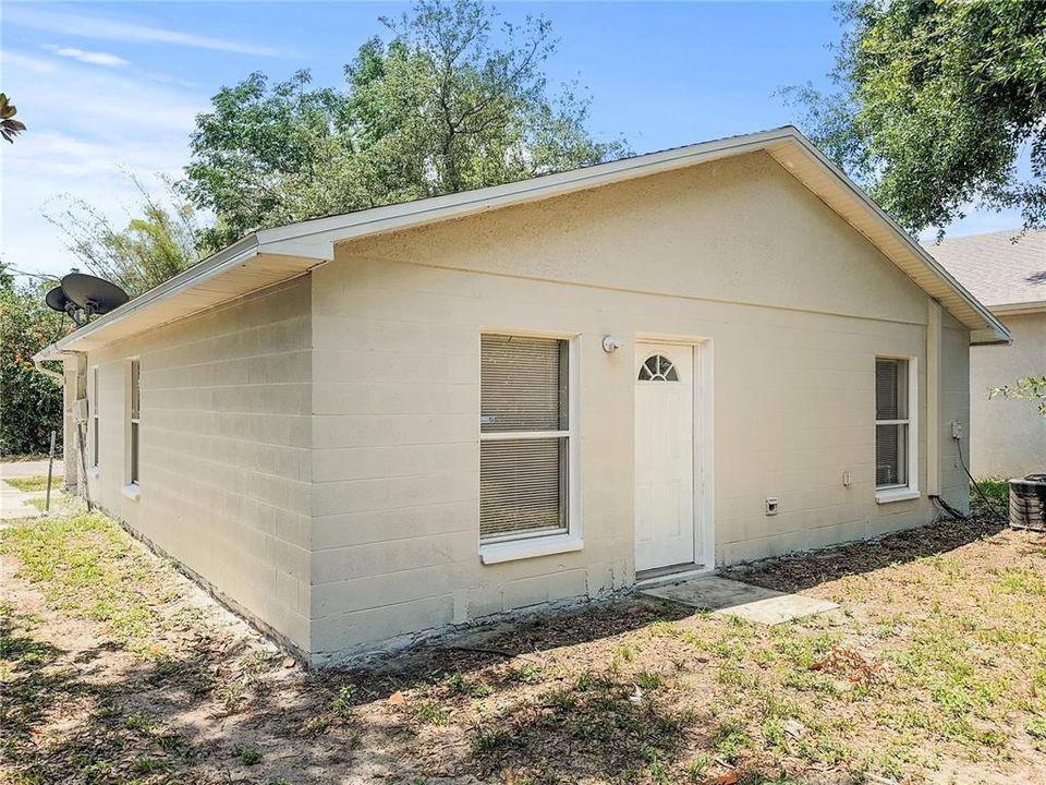 Active With Contract: $299,500 (3 beds, 2 baths, 1120 Square Feet)