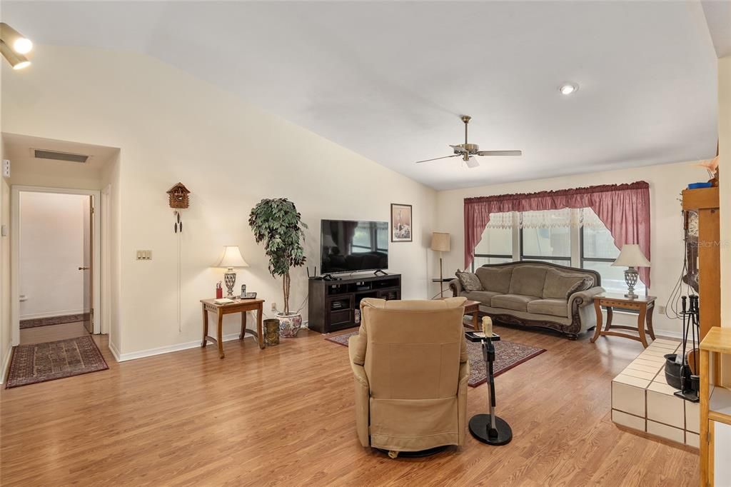 For Sale: $511,707 (4 beds, 2 baths, 2763 Square Feet)