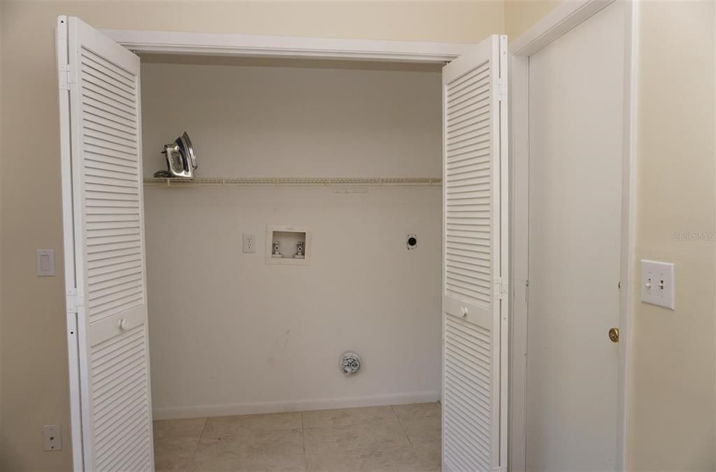 Active With Contract: $214,900 (2 beds, 2 baths, 1329 Square Feet)