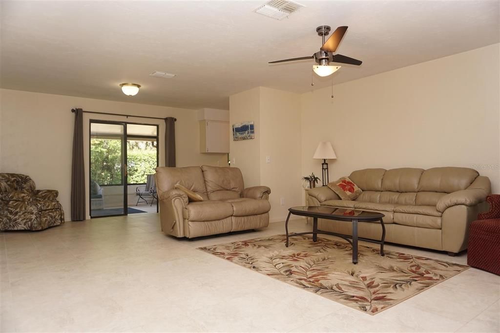 Active With Contract: $214,900 (2 beds, 2 baths, 1329 Square Feet)