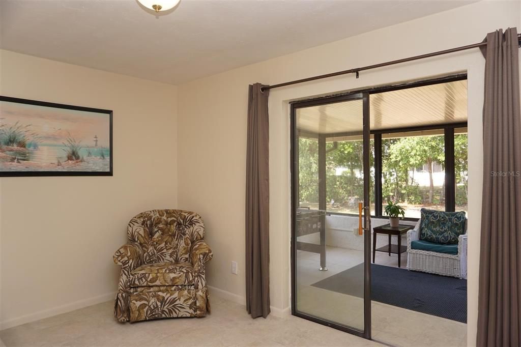 Active With Contract: $214,900 (2 beds, 2 baths, 1329 Square Feet)