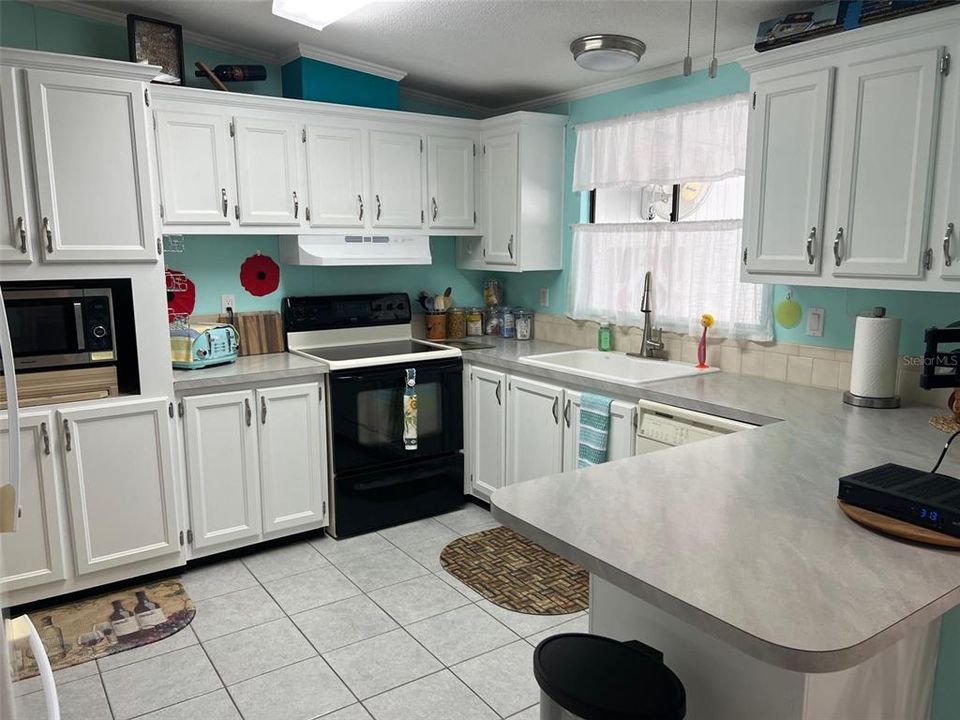 Active With Contract: $229,900 (3 beds, 2 baths, 1782 Square Feet)