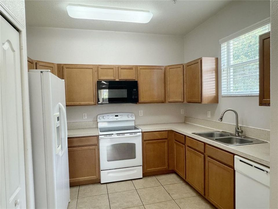 Recently Rented: $2,380 (3 beds, 2 baths, 1780 Square Feet)