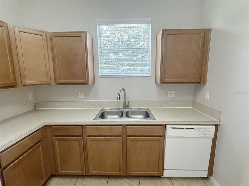 Recently Rented: $2,380 (3 beds, 2 baths, 1780 Square Feet)