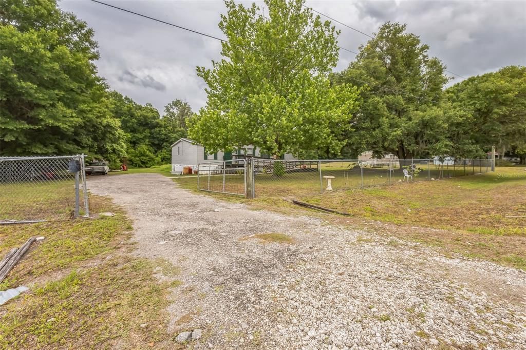 For Sale: $215,000 (3 beds, 2 baths, 1296 Square Feet)