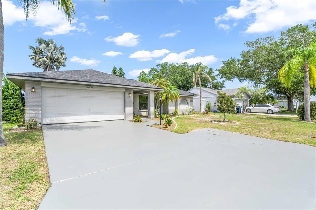Active With Contract: $439,000 (3 beds, 2 baths, 1759 Square Feet)