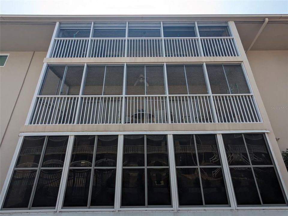 2nd floor screened balcony